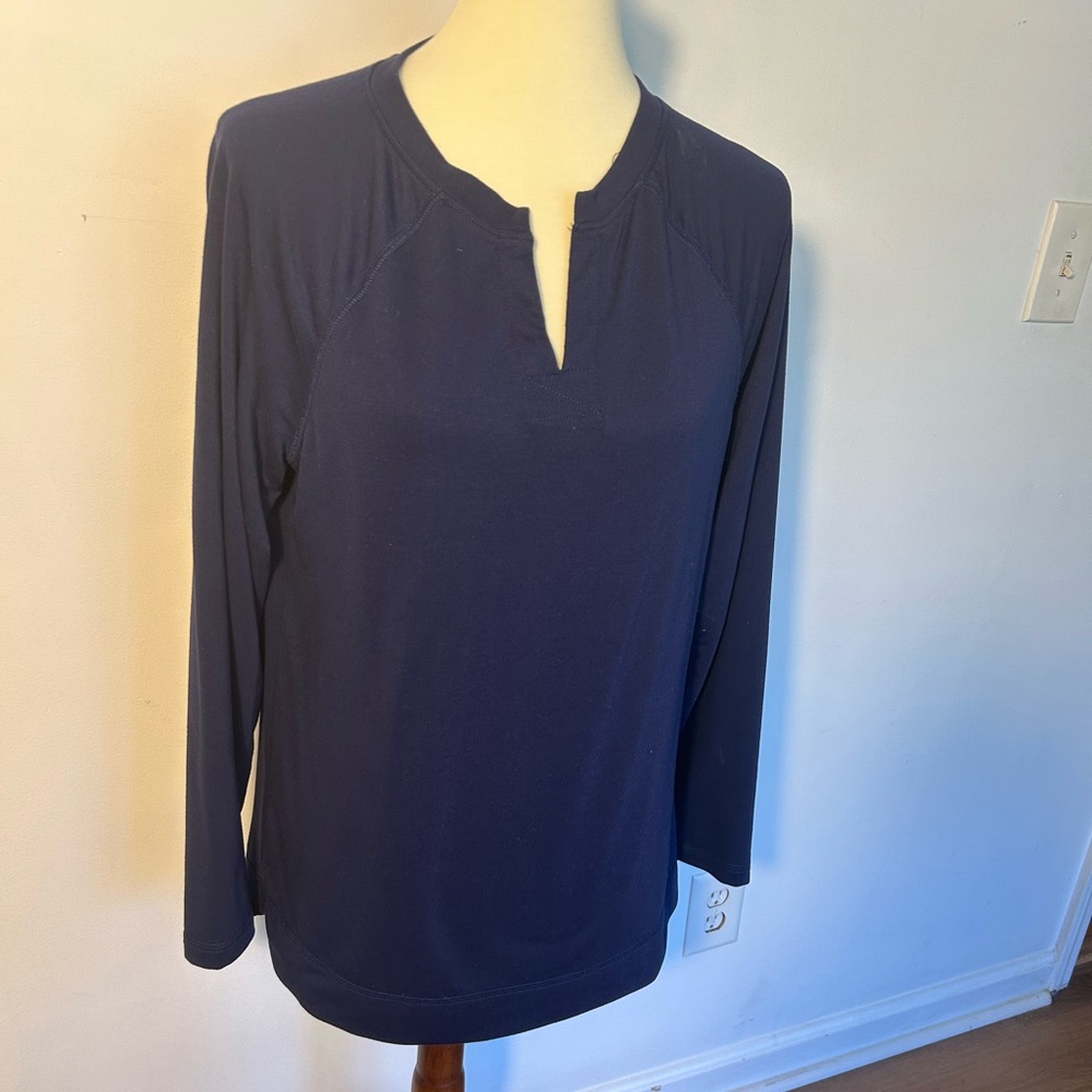 Belle Kim Gravel Navy Top. Size small